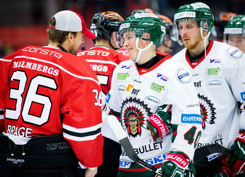 Frölundas Joel Mustonen är glad och tackar Örebros