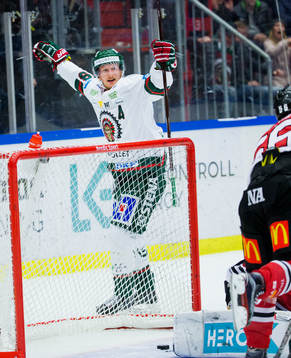 Frölundas Simon Hjalmarsson gör 2-3 och jublar