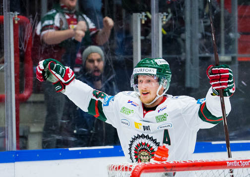 Frölundas Simon Hjalmarsson gör 2-3 och jublar