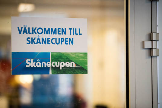Skylt (med fel datum) som hälsar besökare välkomna till