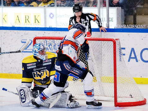 s målvakt Fredrik Pettersson-Wentzel men det blir senare
