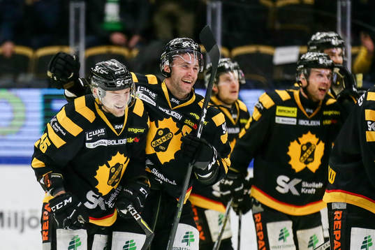 Skellefteås Oscar Möller jublar