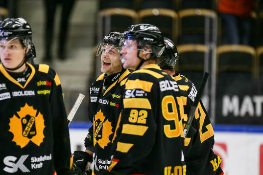 Skellefteås Oscar Möller jublar