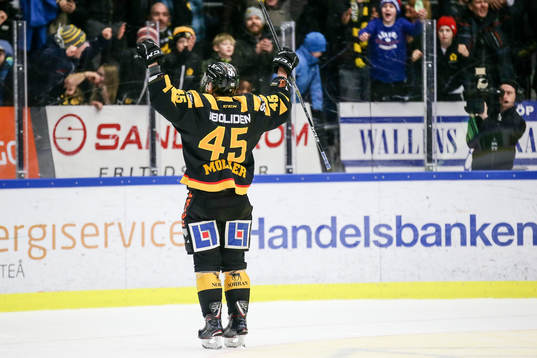 Skellefteås Oscar Möller jublar