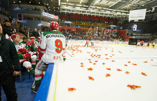 "Teddy bear toss"