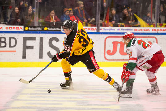Luleås Oscar Engsund  och Moras Matt Bailey