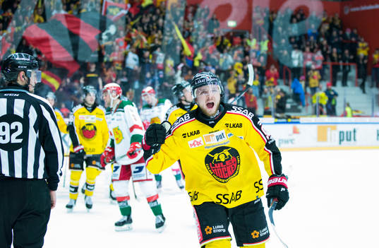 Luleås Robin Kovacs jublar