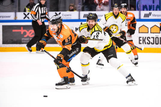 Karlskronas Konstantin Komarek  och Brynäs Simon Bertilsson
