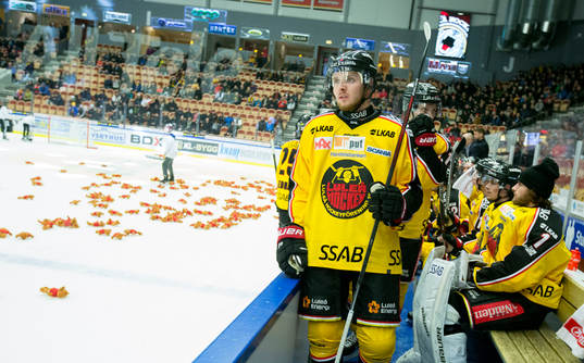 "Teddy bear toss"