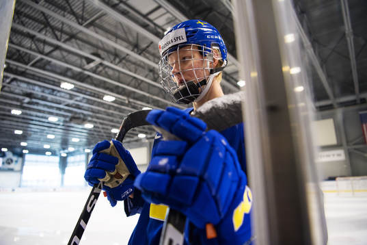 Rasmus Dahlin på Sveriges träning