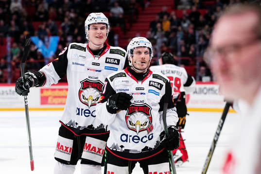 Malmö Redhawks Fredrik Händemark och Andy Miele jublar