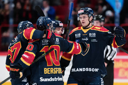 Djurgårdens Jesper Pettersson och Marcus Högström jublar
