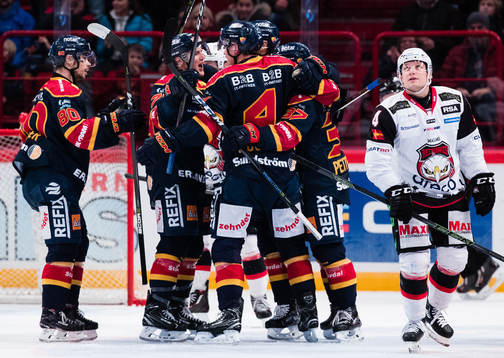Malmö Redhawks Tuukka Mäntylä deppar medan Djurgårdens