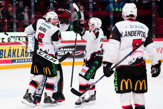 Malmö Redhawks Stefan Warg och Christoffer Forsberg jublar