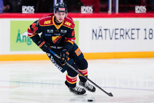 Djurgårdens Lukas Vejdemo med pucken