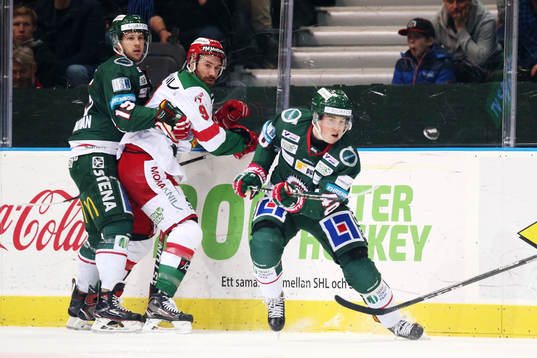 Frölundas Matt Donovan och Joel Mustonen samt Moras Andrew