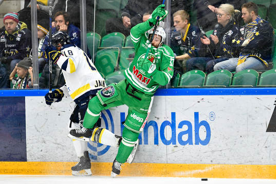 s Topi Jaakola och Rögles Taylor Matson