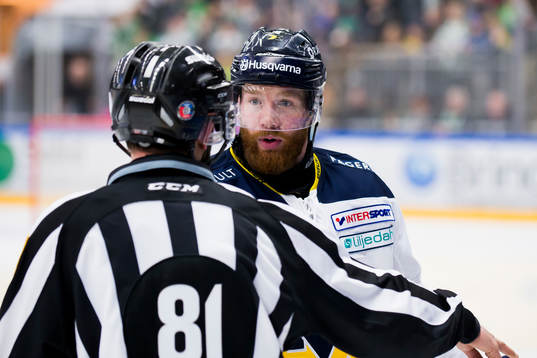 HV71 Robin Figren friterad på domare