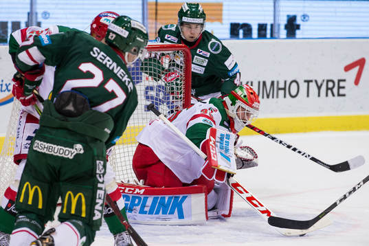 Moras målvakt Christian Engstrand räddar ett skott