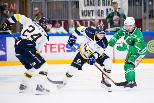 HV71 Christoffer Persson och Rögles Bryan Lerg