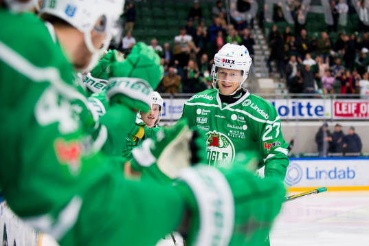 Rögles Jesper Williamsson jublar