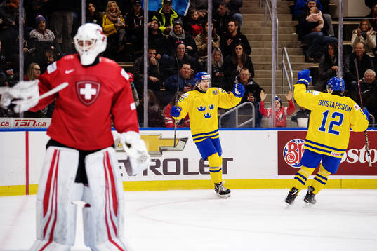 Sveriges Axel Jonsson Fjällby jublar med Glenn Gustafsson