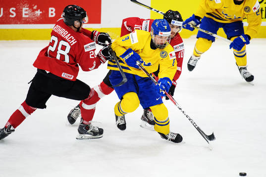 Schweiz Dario Rohrbach och Sveriges Rasmus Dahlin