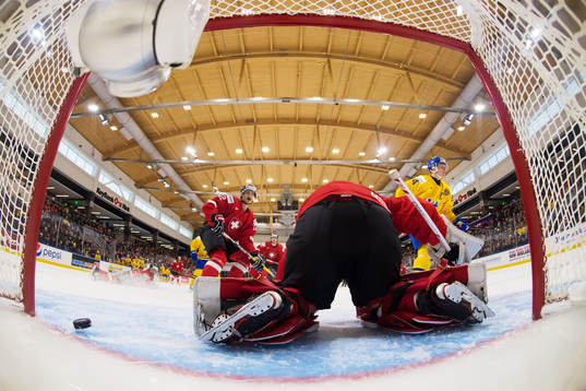 2-1-målet från Sveriges Lias Andersson går in bakom