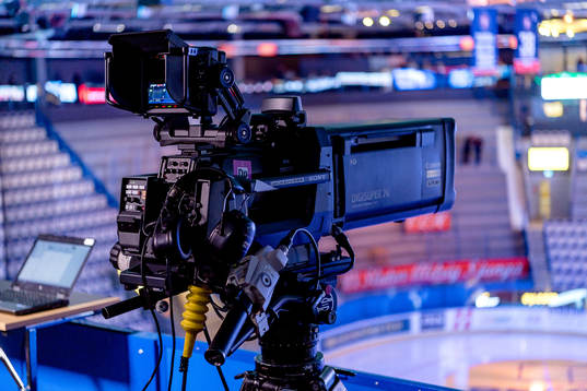 TV-kamera före ishockeymatchen i SHL mellan Växjö och