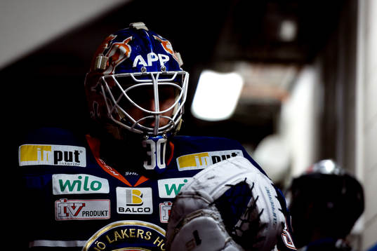 Växjös målvakt Viktor Fasth före värmningen