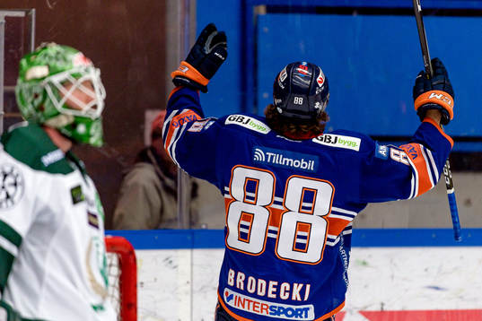 Växjös Adam Brodecki jublar