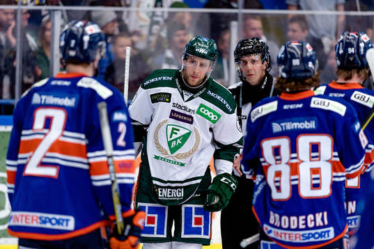 Färjestads Per Åslund deppar
