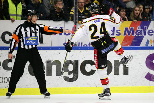 Luleås Johan Harju jublar