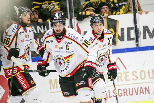Luleås Johan Harju, Robin Kovacs och Niklas Olausson jublar