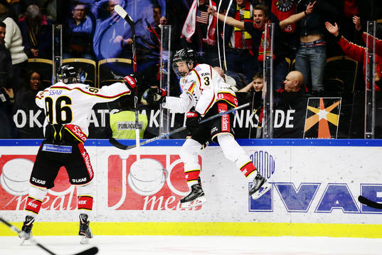 Luleås Nils Lundkvist jublar med Robin Kovacs