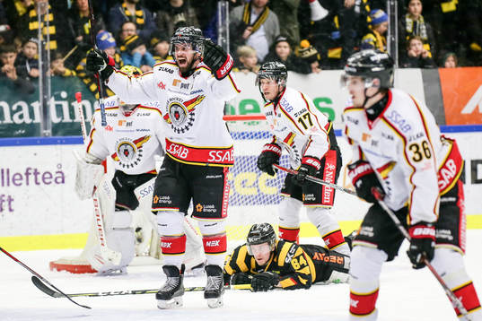 Luleås Niklas Olausson jublar