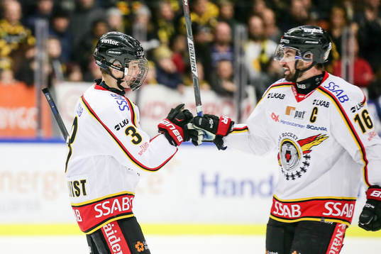 Luleås Nils Lundkvist och Niklas Olausson jublar