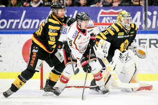 Skellefteås Michael Kostka och målvakt Joni Ortio