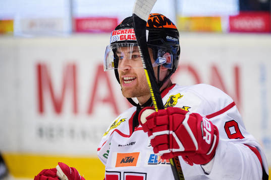 Örebros Tylor Spink jublar