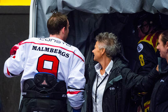 Örebros Tylor Spink i bråk med Brynäs Aaron Palushaj  i