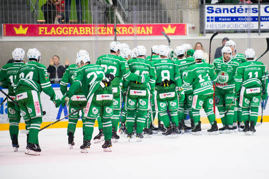 Rögles spelare jublar