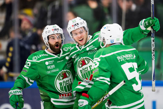 Rögles Lucas Elvenes, Jack Connolly och Ben Youds jublar