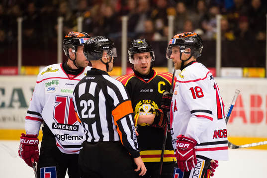 Brynäs Jacob Blomqvist och Örebros Joakim Andersson i