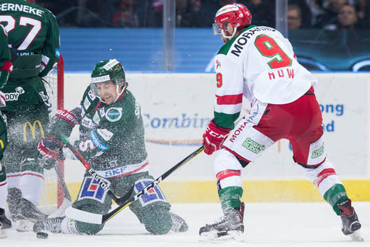 Frölundas Adam Almqvist och Moras Andrew Rowe