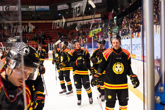 Brynäs Lucas Carlsson jublar