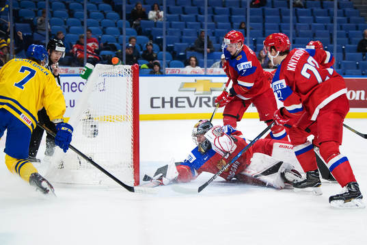 Sveriges Timothy Liljegren gör 1-2 bakom Rysslands