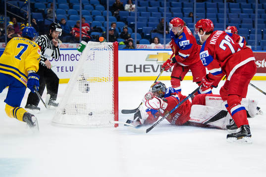 Sveriges Timothy Liljegren gör 1-2 bakom Rysslands