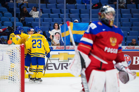 Sveriges Timothy Liljegren jublar med lagkamrater
