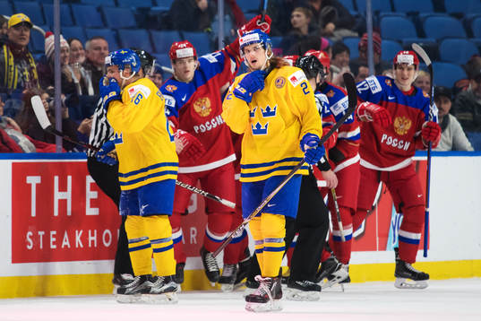 Sveriges Erik Brännström och Axel Jonsson Fjällby deppar