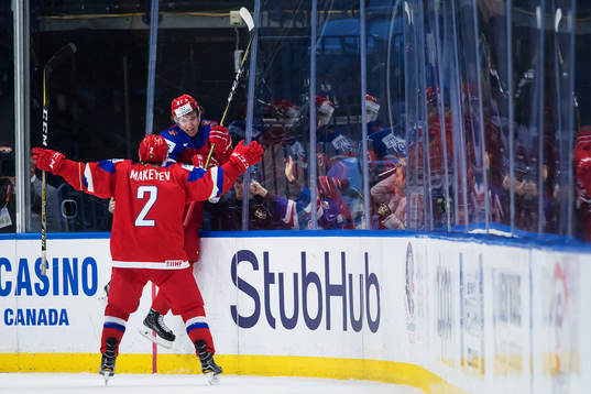 Rysslands Nikita Makeyev och Alexei Polodyan jublar